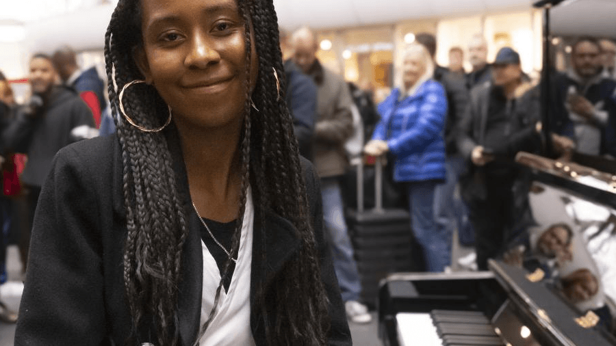 Melissa Walker features in Channel 4's 'The Piano at Christmas